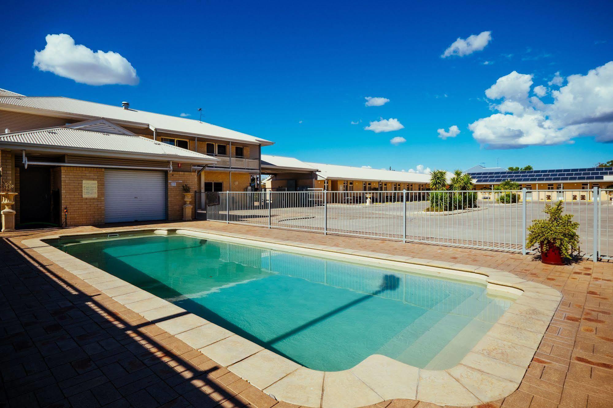 Club Motor Inn Narrabri Exteriör bild